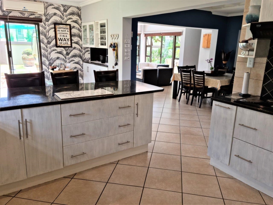 5 Bedroom Property for Sale in Melodie North West
